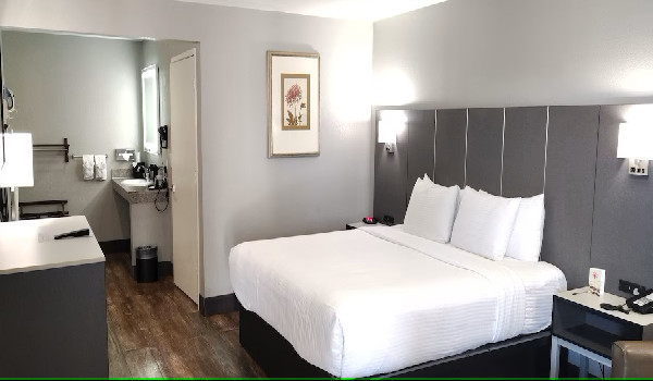 Accessible 1 King Bed - Non Smoking