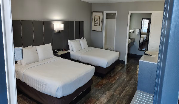 2 Queen Beds - Non Smoking